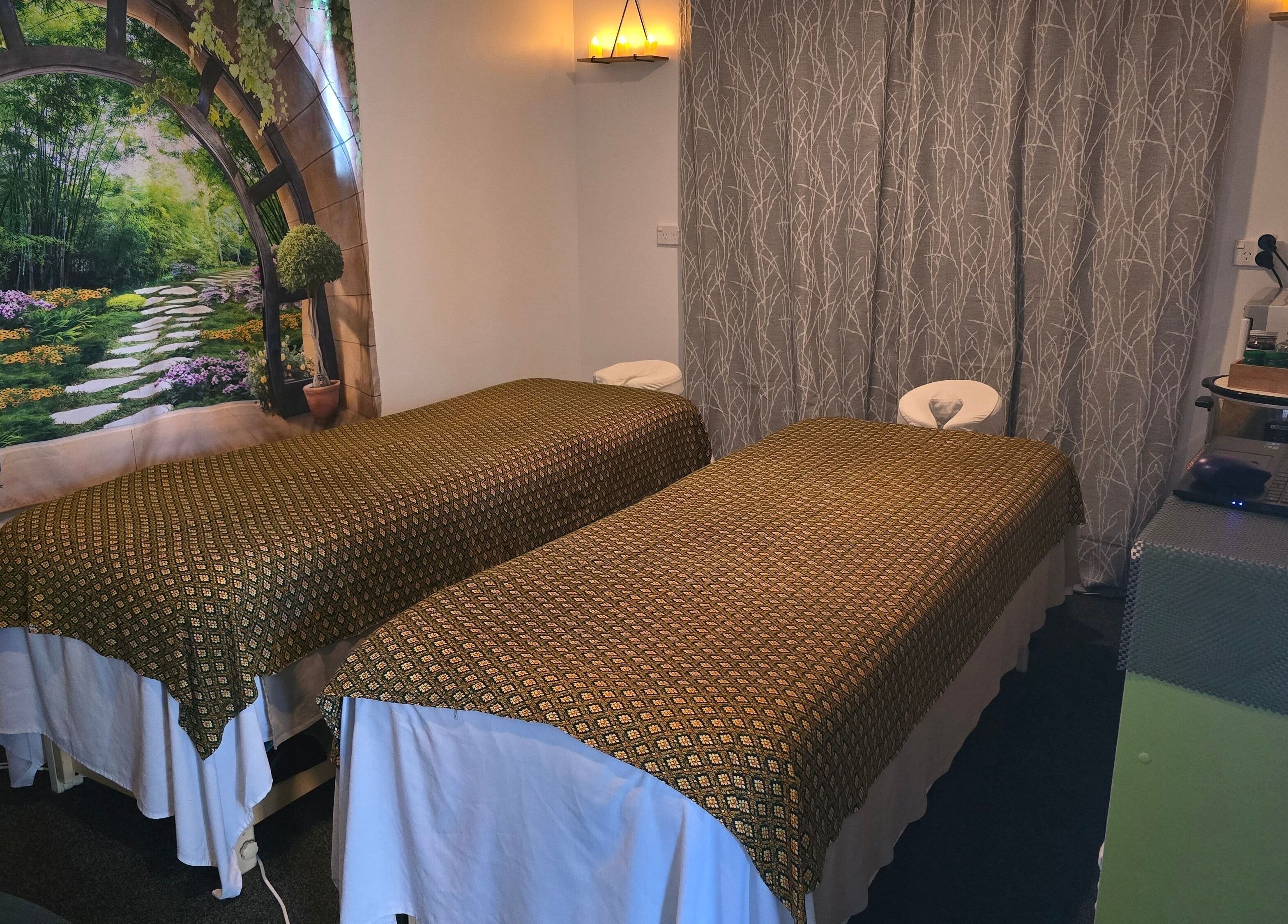 Relaxing massage room at Sawasdee Massage, Christchurch, Canterbury, NZ, featuring twin massage tables and serene decor.