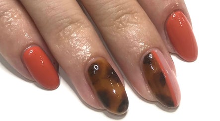 Stylish tortoiseshell nail art at I AM Beauty Bedford - Closed Books, Kempston, England, GB.
