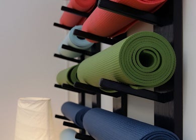 Raznobojne joga prostirke u Dodirom Do Zdravlja - Yoga and Bodywork, Zagreb, Grad Zagreb, HR.