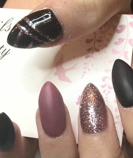 Fenails & Beauty image 2