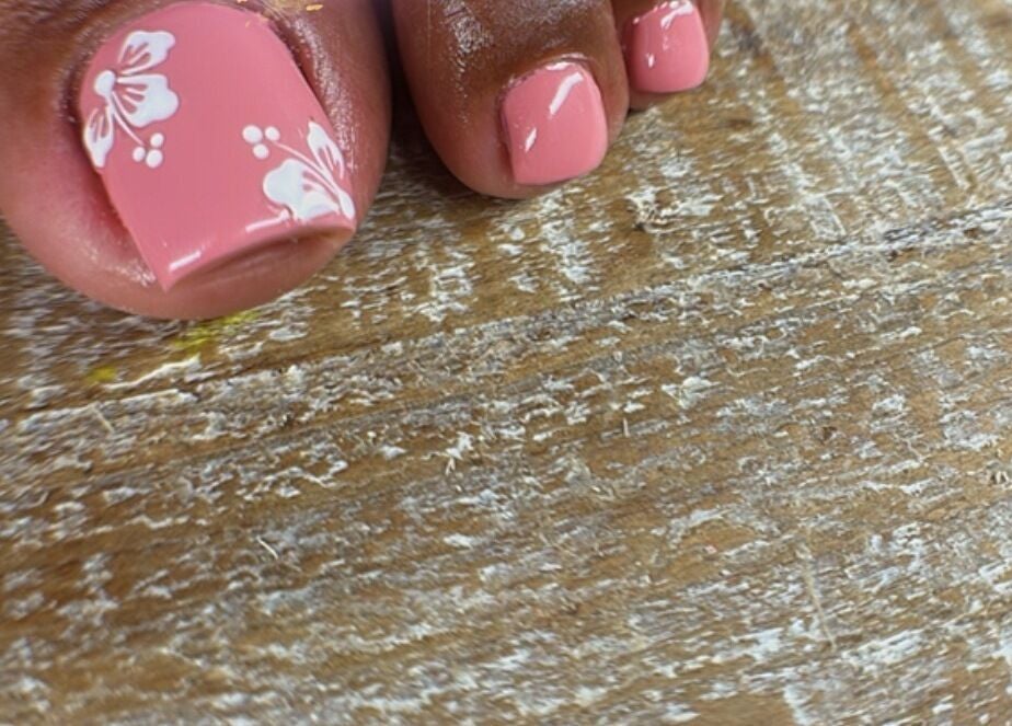 Pink toenails with floral design at Blossom Nails By Tash, Kralendijk, Bonaire, BQ.