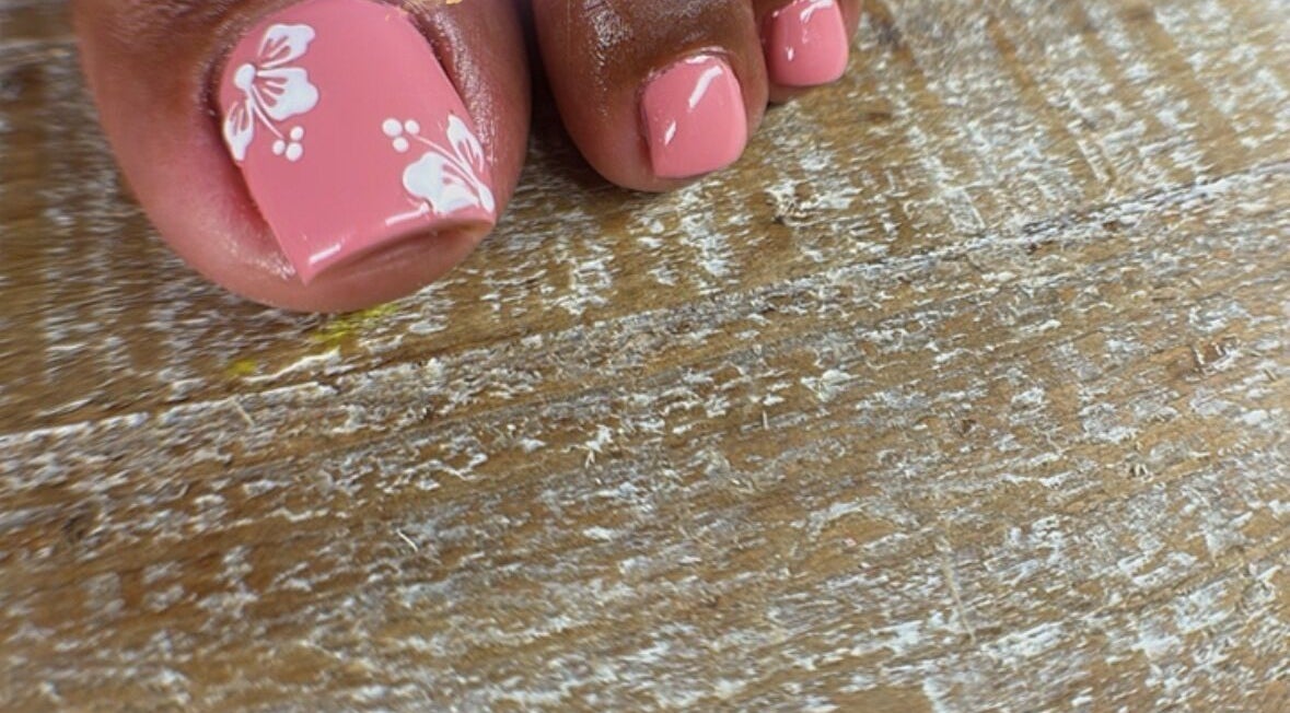 Pink toenails with floral design at Blossom Nails By Tash, Kralendijk, Bonaire, BQ.