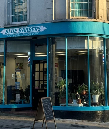 Blue Barbers, bild 2