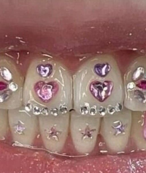 Decoraciones de dientes con joyas en Hood Style, Talavera De La Reina, Castilla-la Mancha, ES.