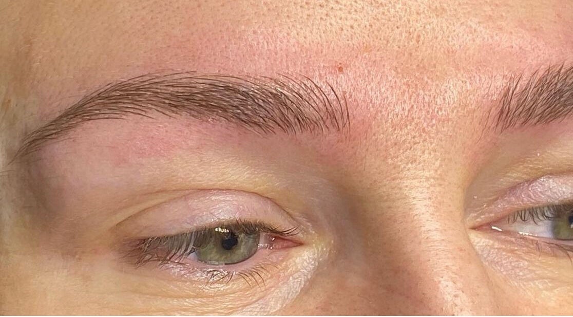 Expert brow shaping at Linda Beauty London (Hampstead), London, England, GB. Perfectly defined eyebrows.