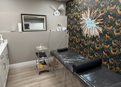 Chic treatment room at Brows With Shelbs, Hamilton, Ontario, CA with stylish decor and comfortable treatment bed.