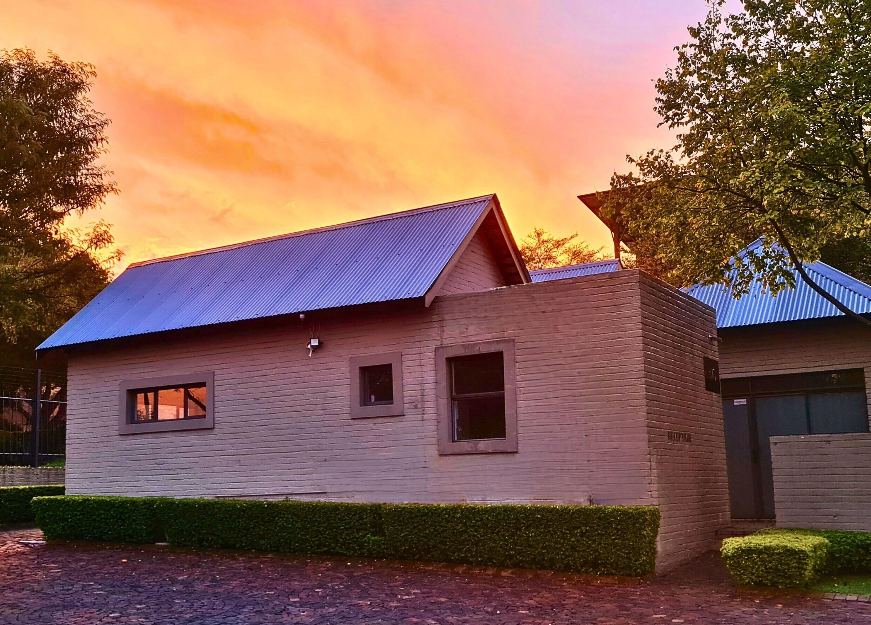 Elite Laser Aesthetics at sunset in Randburg, Gauteng, ZA, showcasing serene exterior and lush greenery.