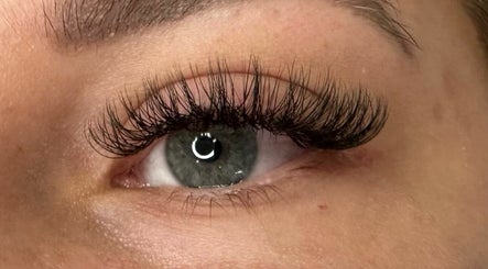 Em’s Lashes and Beauty afbeelding 2