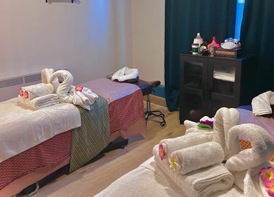 Tranquil massage room at Na Thai Therapy, Birmingham, England, GB with swan towel decor.