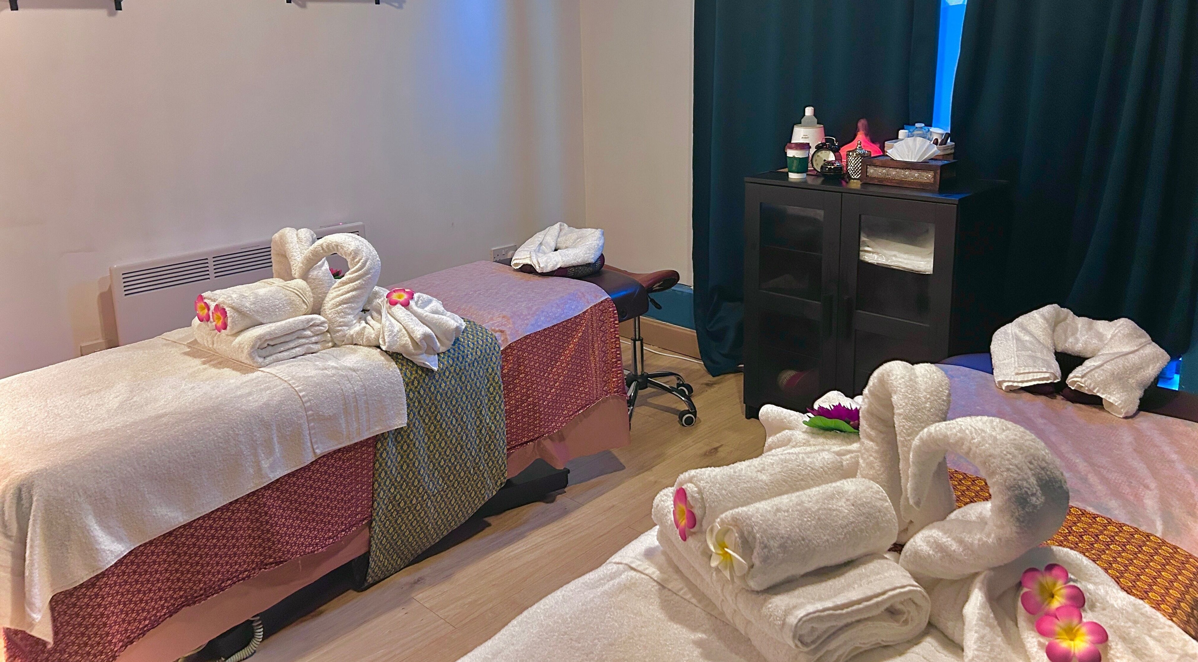 Tranquil massage room at Na Thai Therapy, Birmingham, England, GB with swan towel decor.