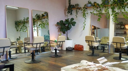 Stanley and Co Salon image 2