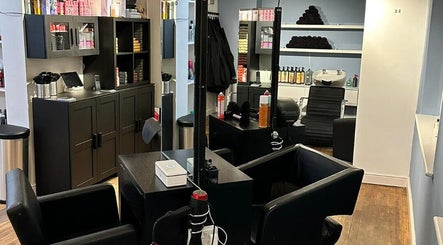 Whites Hairdressing изображение 2