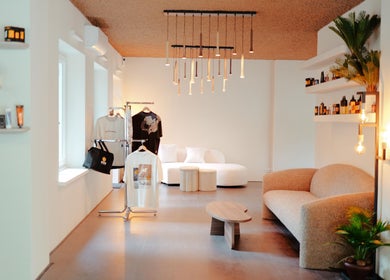 Stylish interior of Icon Barbershop Amsterdam in Amsterdam, Noord-Holland, NL, featuring modern decor and seating.