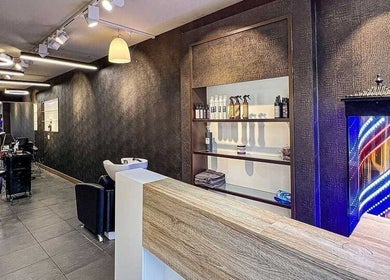 Modern interior of Prime Barbershop Amsterdam in Amsterdam, Noord-Holland, NL, with sleek decor and lighting.