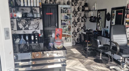 Shamillers Hair and Beauty – obraz 2