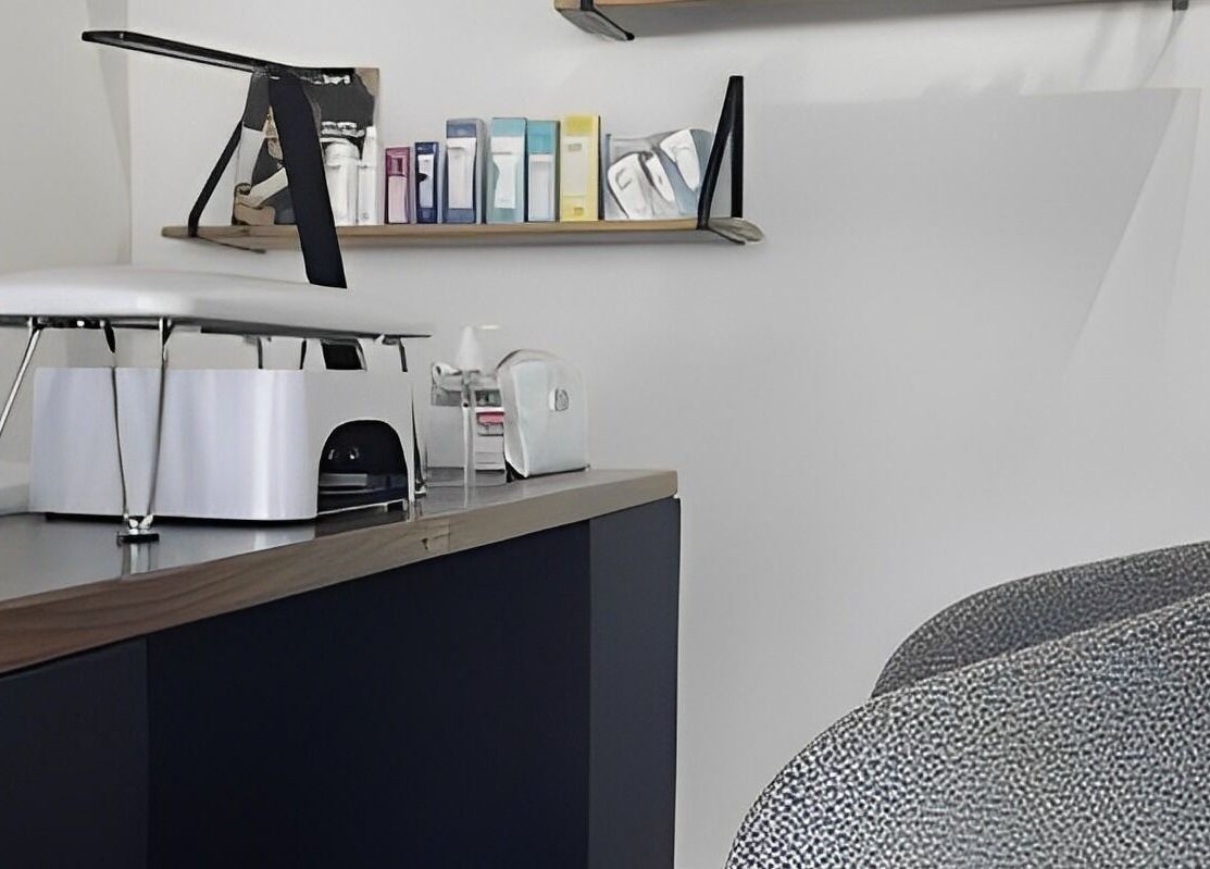 Espace bien-être de Dermasens à Biguglia, Corse, FR, avec décoration élégante et équipements de soins modernes.