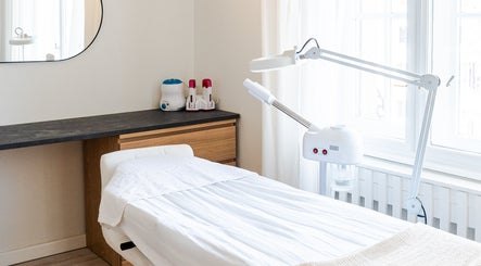 Modern kezelőágy és eszközök a Beauté Budapest szalonban, Budapest, Magyar, HU.