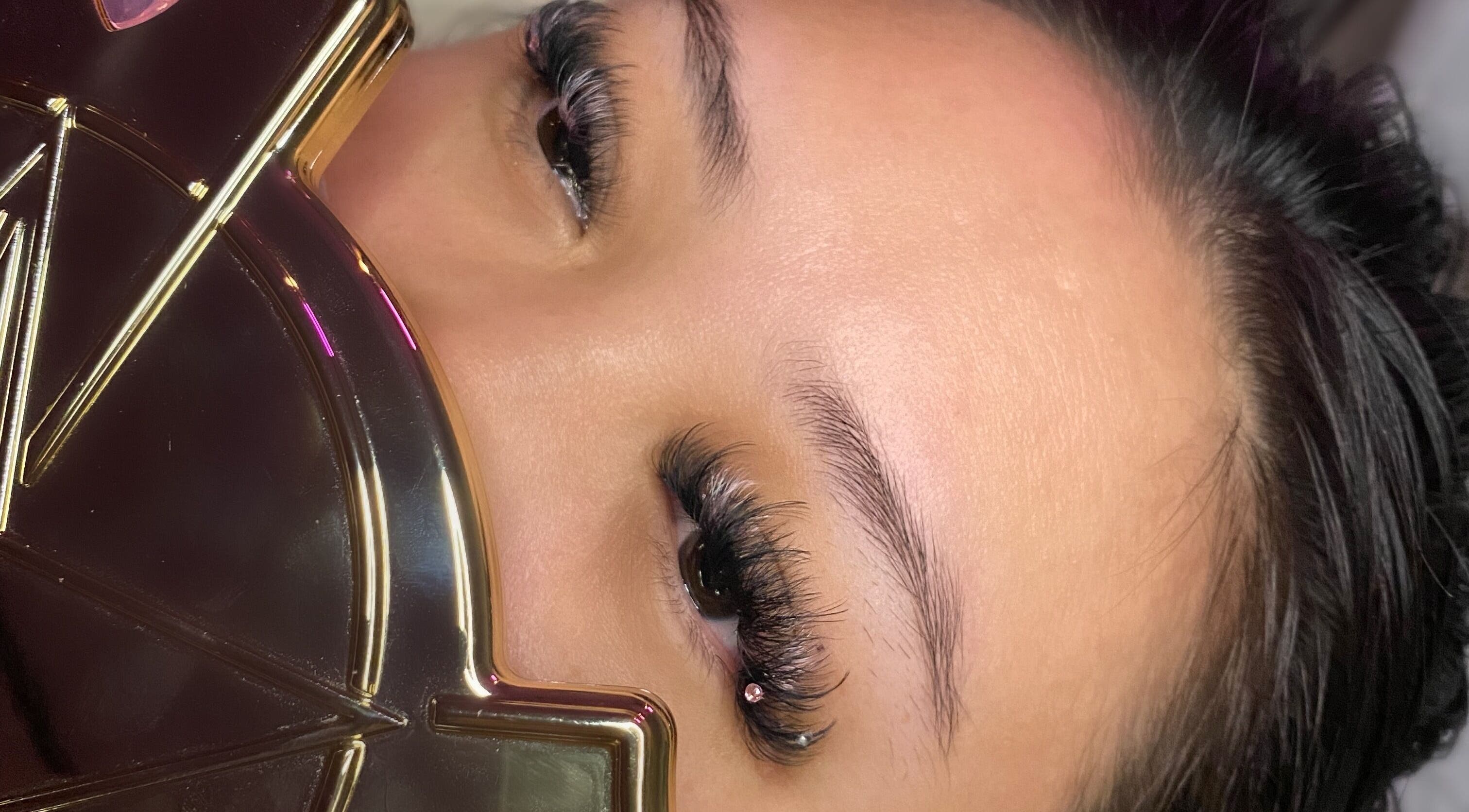 Close-up of glamorous lashes at Icey Pearlz, Catoosa, Oklahoma, US showcasing expert beauty care.