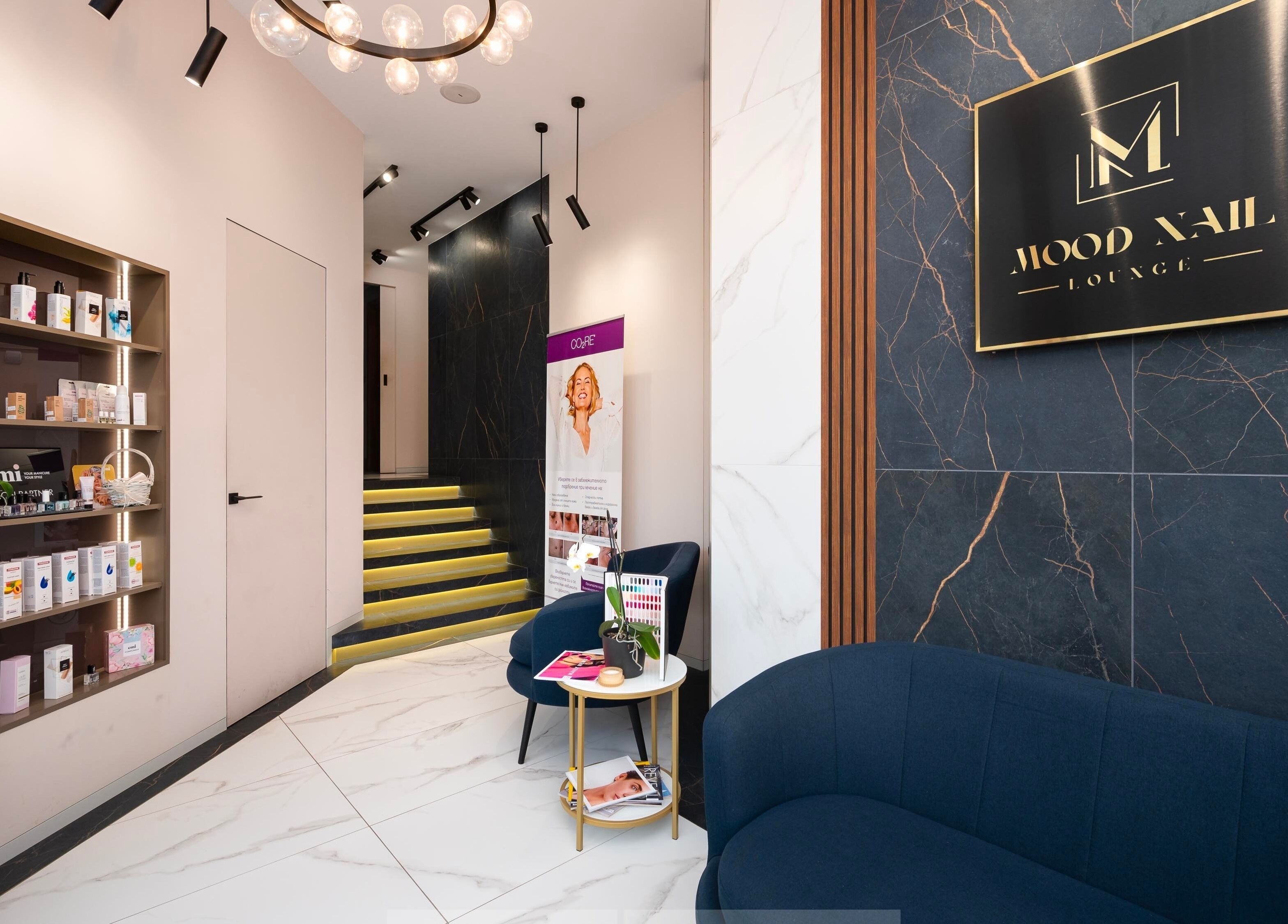 Луксозен интериор на Mood Nail Lounge, Варна, Varna, BG с модерни мебели и осветление.