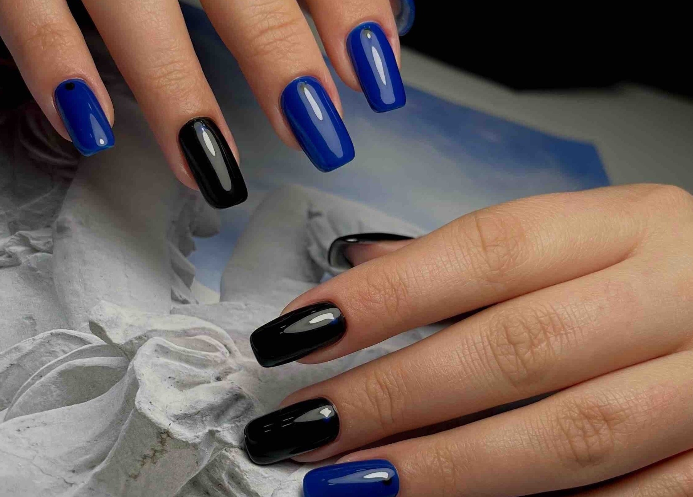 Синьо и черно маникюр в Mood Nail Lounge, Варна, Varna, BG.