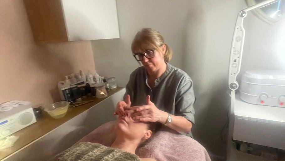 Facial treatment at Amanda’s Skin and Laser Lounge, Chadderton, England, GB. Expertly soothing atmosphere.