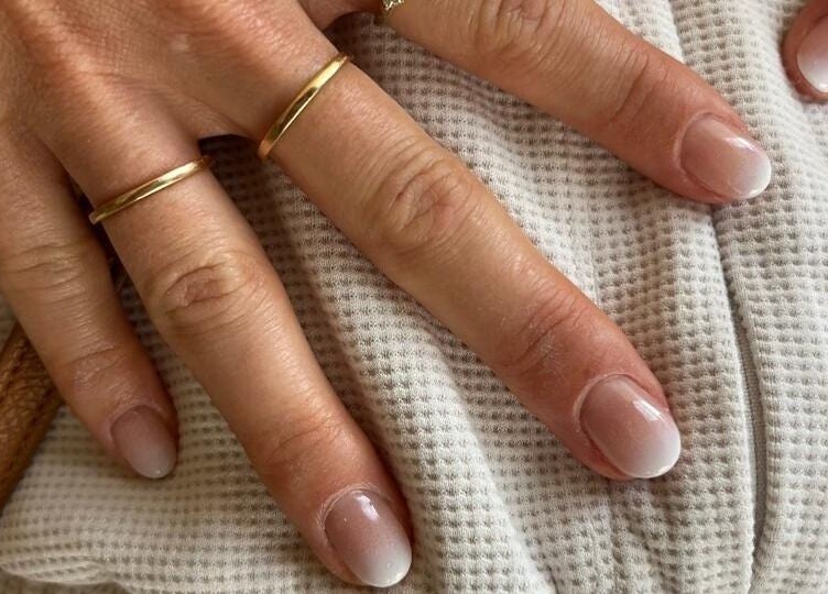 Uñas naturales con esmalte suave en Cactus Lomas, Ciudad De México, Ciudad De México, MX.