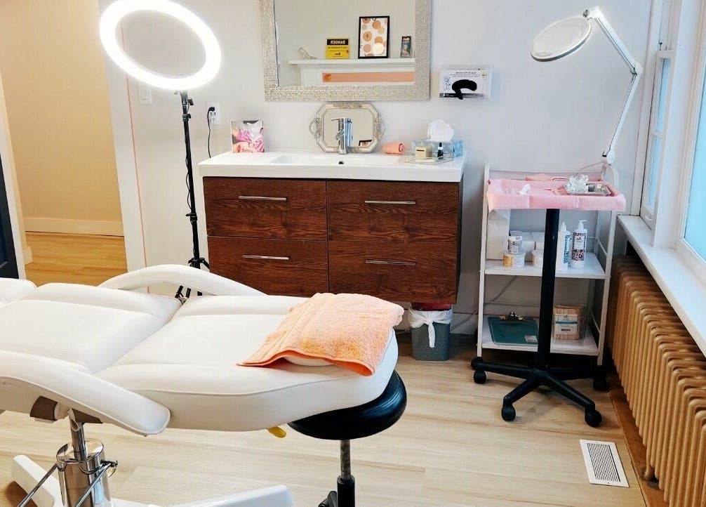 Relaxing treatment room at Peach Pit Beauty Hub, Waterloo, Ontario, CA with modern decor and equipment.
