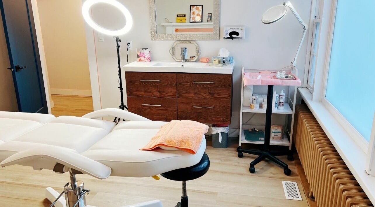 Relaxing treatment room at Peach Pit Beauty Hub, Waterloo, Ontario, CA with modern decor and equipment.