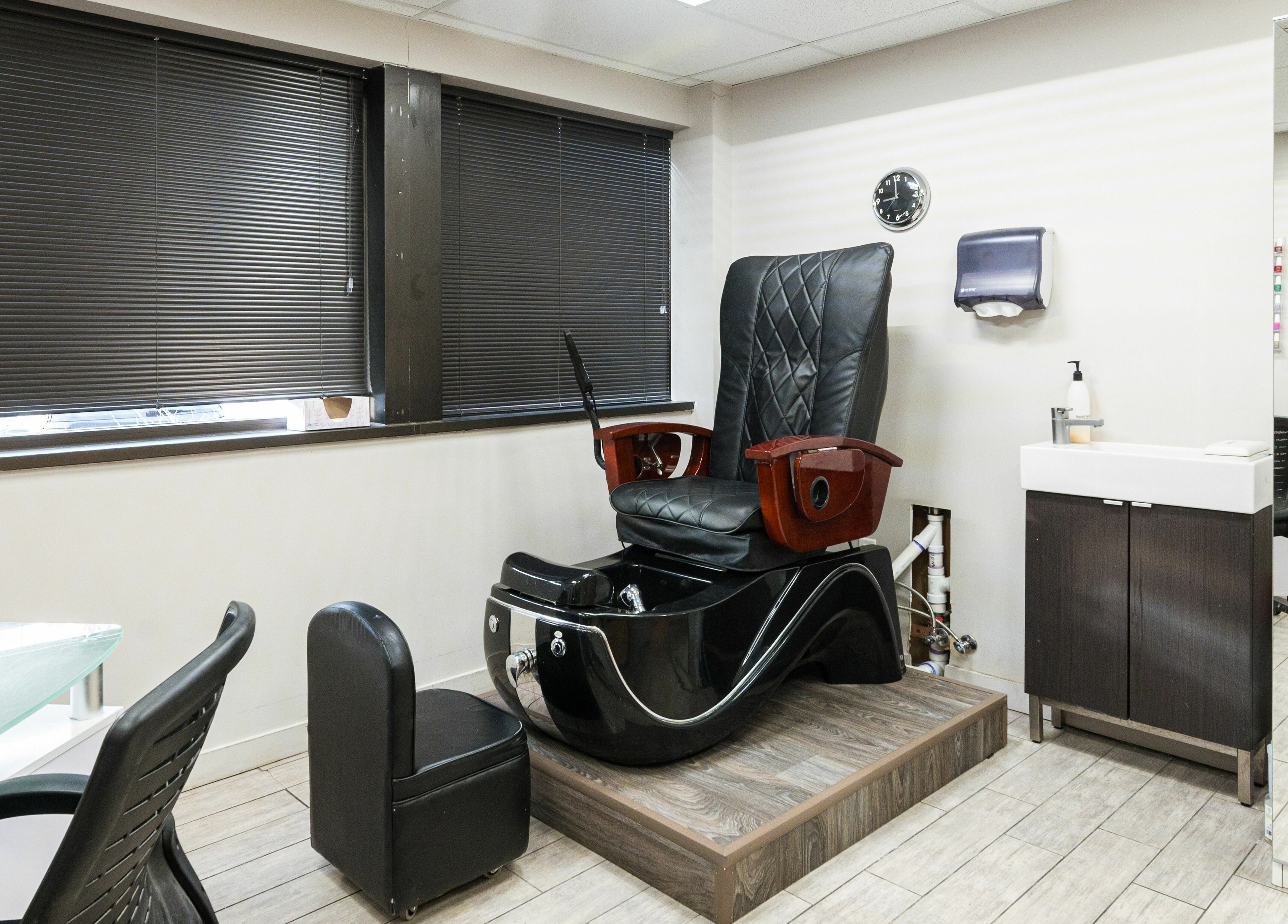 Luxurious pedicure chair at Sakada, Minnetonka, Minnesota, US. Perfect for a relaxing beauty experience.