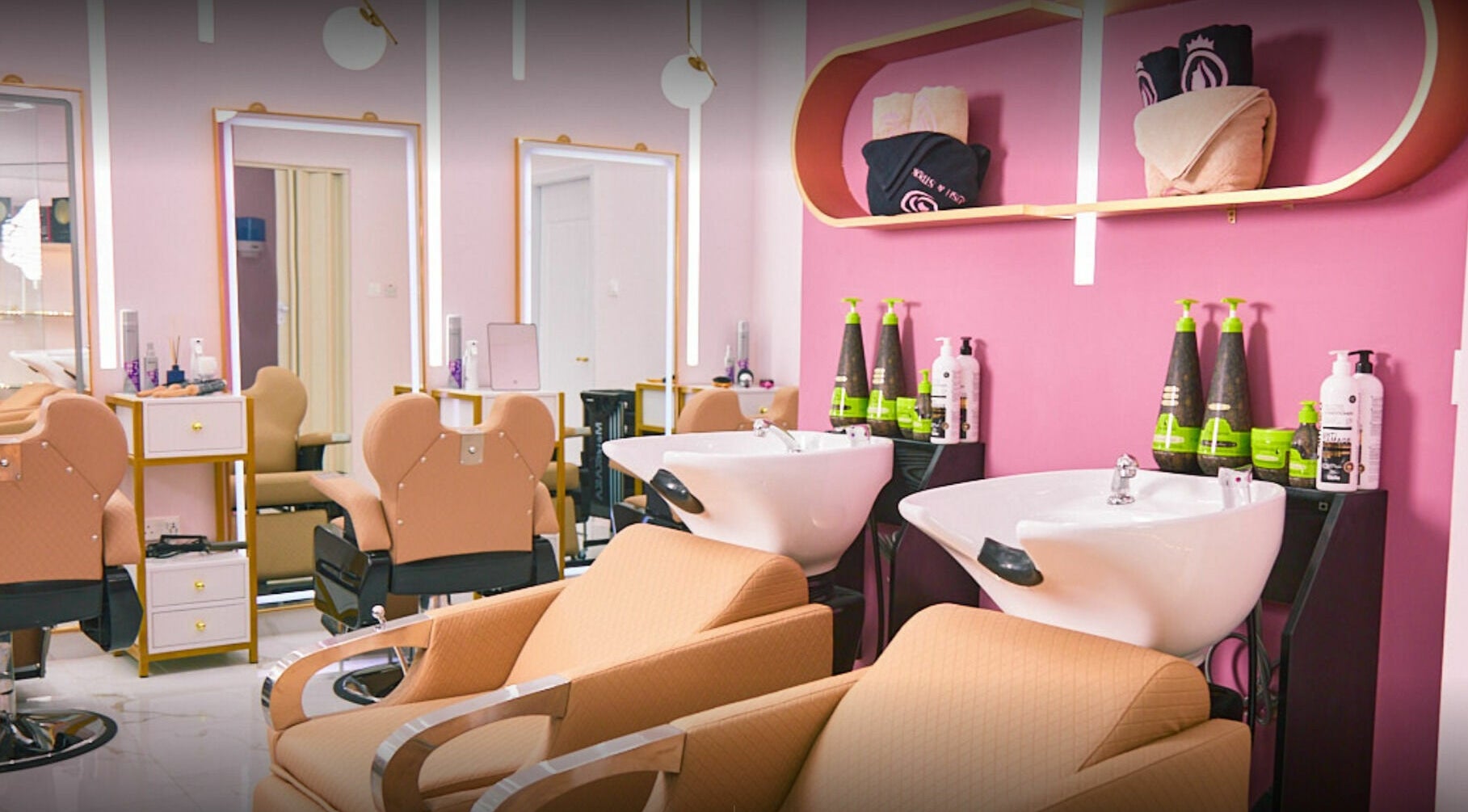 Chic interiors of Brush and Strokes Ladies Salon in Dubai, AE with stylish hair washing stations and vibrant decor.