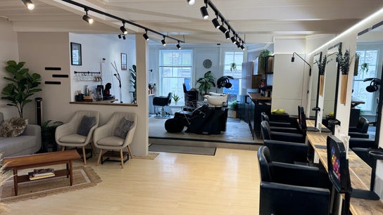 Niki Bartos Hairstylist @ The Styling Lounge