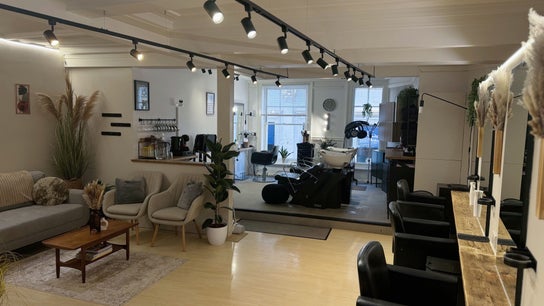 Niki Bartos Hairstylist at The Styling Lounge