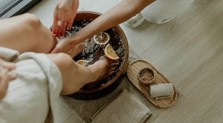 Urban Retreat Massage & Day Spa зображення 2