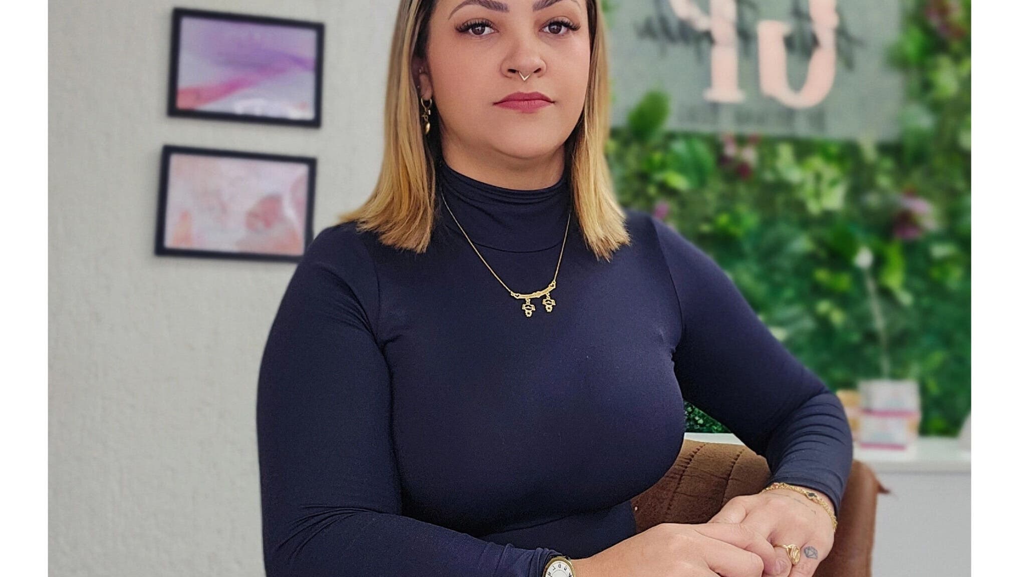 Profissional em Gata Pintada, São Paulo, São Paulo, BR, mostrando ambiente acolhedor e elegante.