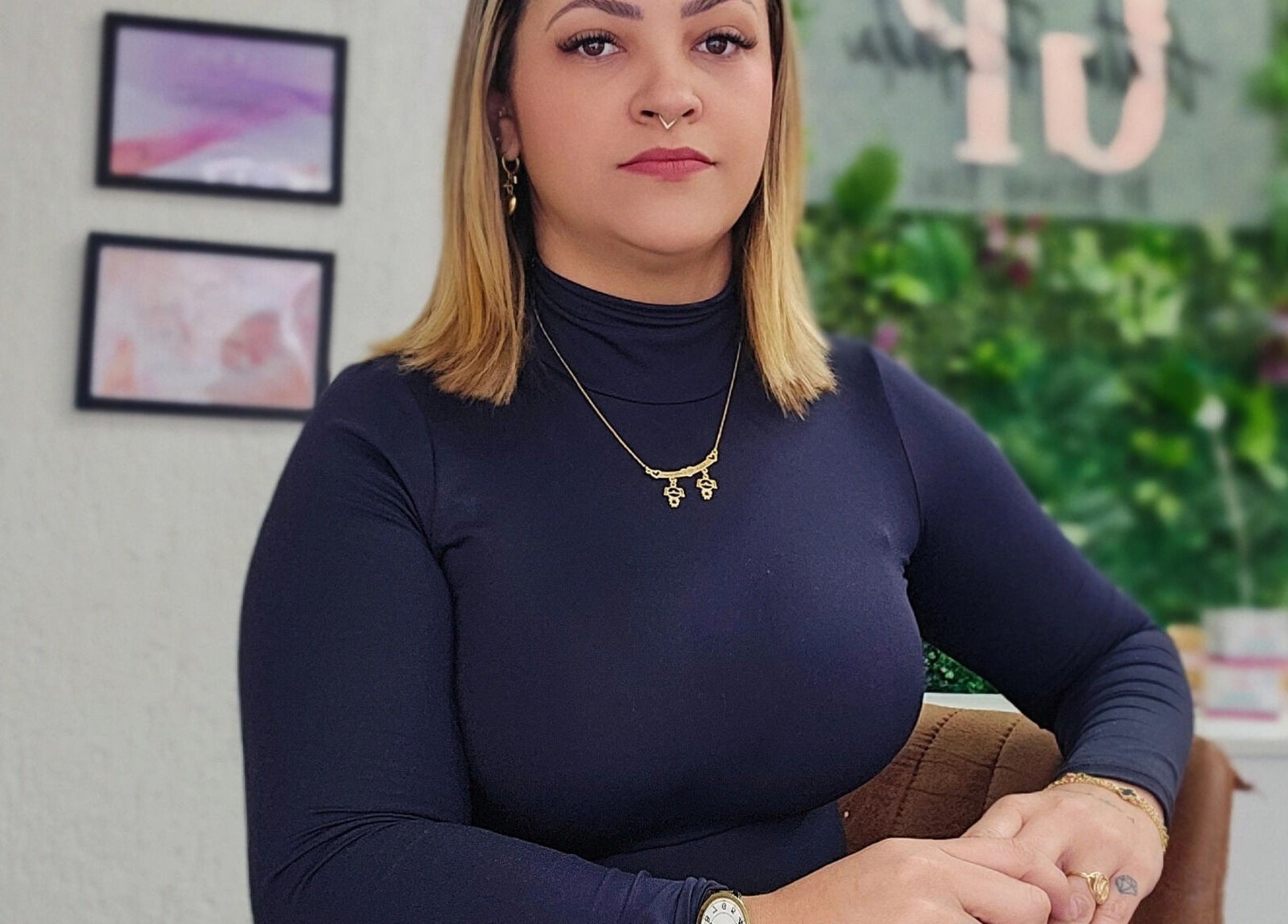 Profissional em Gata Pintada, São Paulo, São Paulo, BR, mostrando ambiente acolhedor e elegante.