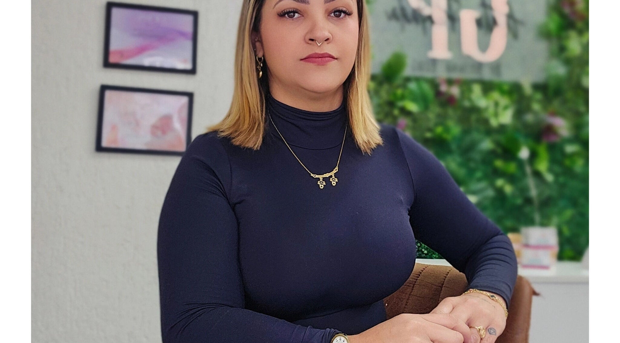 Profissional em Gata Pintada, São Paulo, São Paulo, BR, mostrando ambiente acolhedor e elegante.