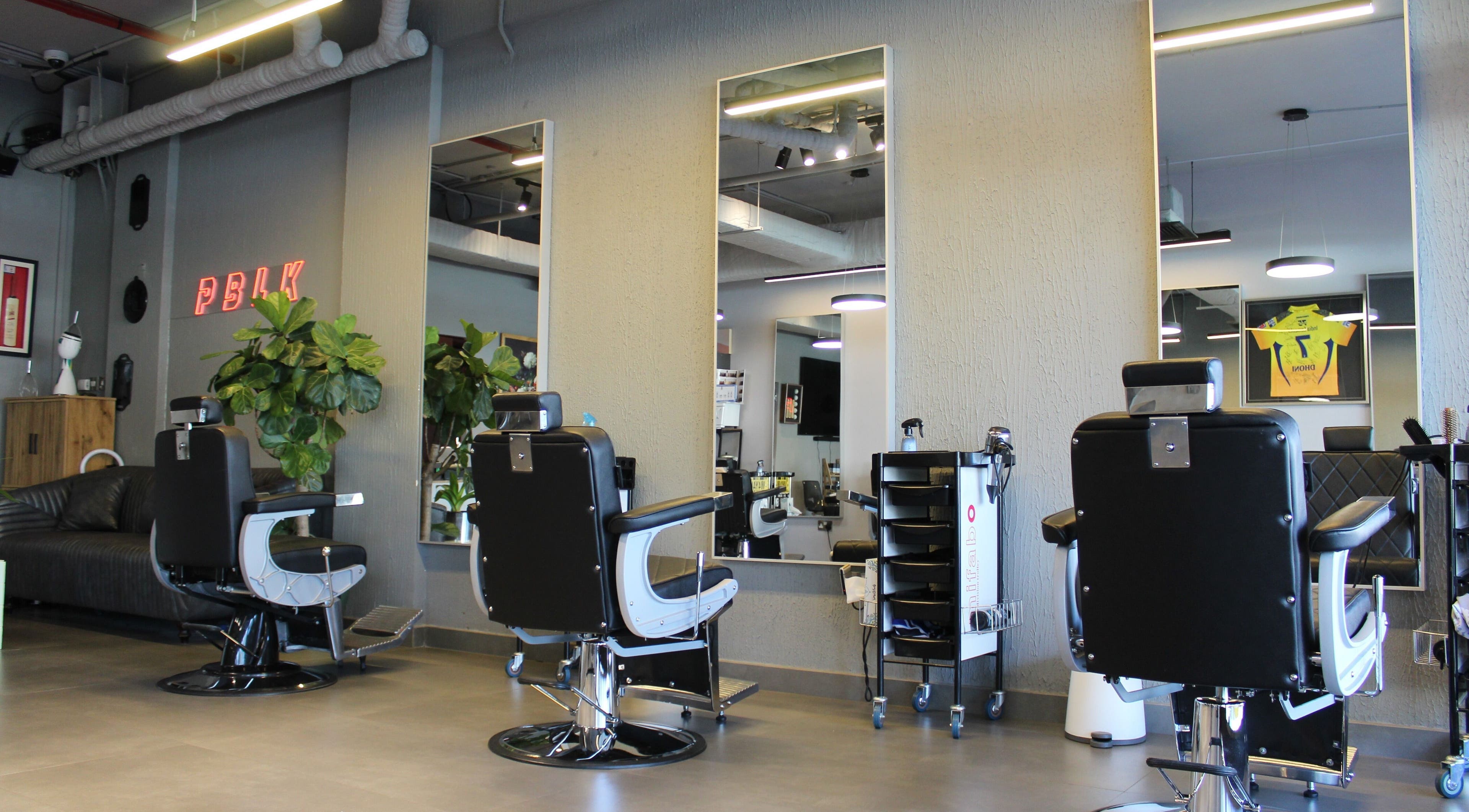 Chic interior of Evoke Gents Saloon in Dubai, AE, featuring modern barber chairs and stylish decor.