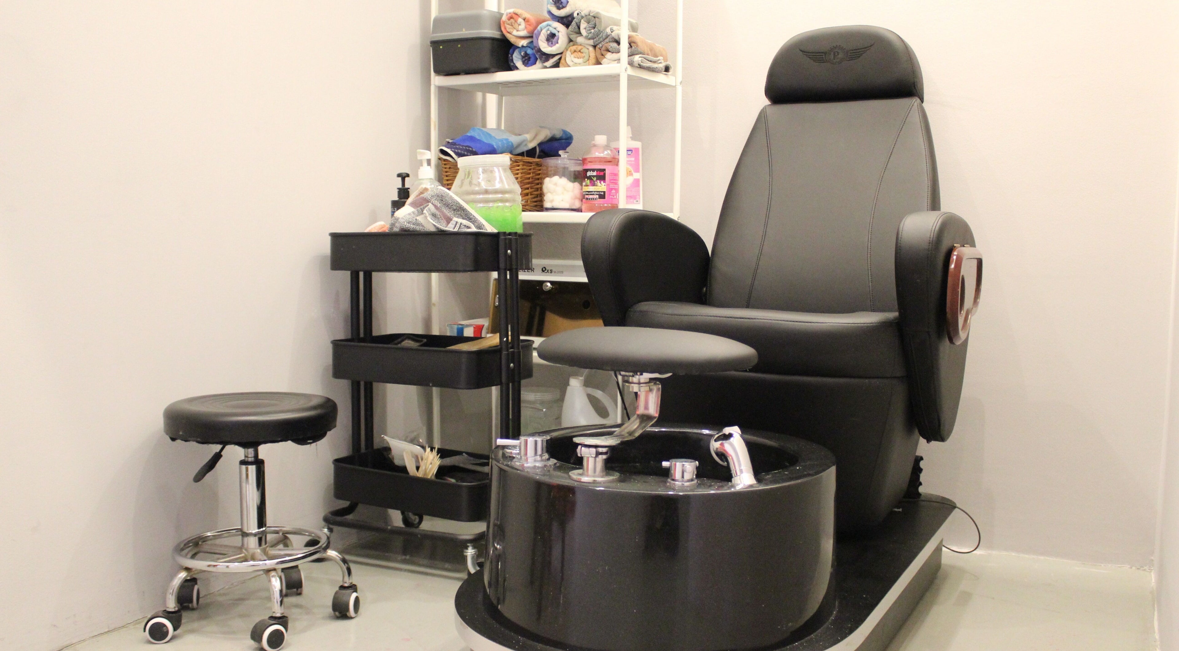 Luxurious spa chair setup at Evoke Gents Saloon, Dubai, AE for a premium pedicure experience.