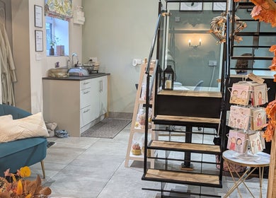 Warm interior of The Beauty Barn at Pinwall, Atherstone, England, GB featuring a modern staircase.