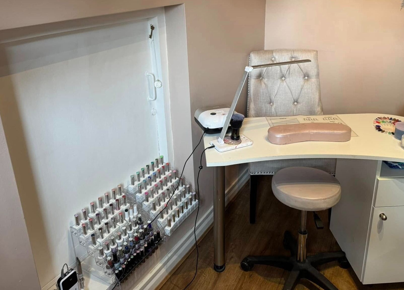Pretty By Hannah Giles nail station in Banbury, England, GB showcasing modern manicure setup.