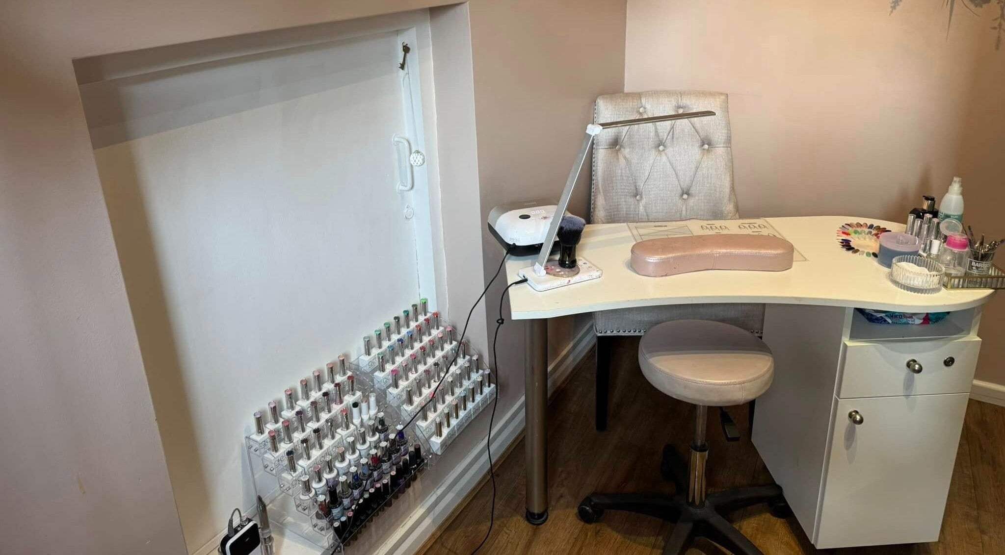 Pretty By Hannah Giles nail station in Banbury, England, GB showcasing modern manicure setup.