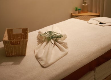 Massage table adorned with a leaf at Thanwa Thai Massage, Melbourne, Victoria, AU, offering a calming ambiance.