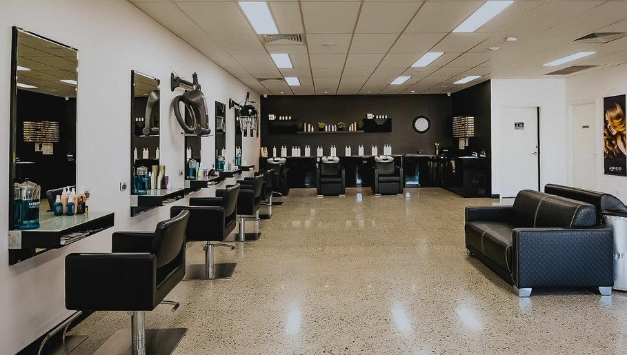 DMH Hairdressing  изображение 1