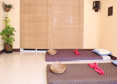 Kunlarat Massage tranquil room with mats and pillows, Chiang Mai, Chiang Mai, TH.