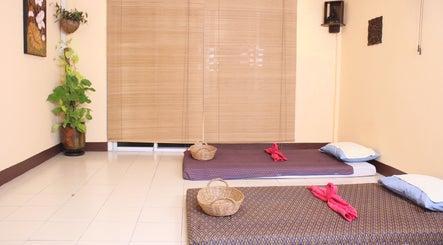 Kunlarat Massage tranquil room with mats and pillows, Chiang Mai, Chiang Mai, TH.