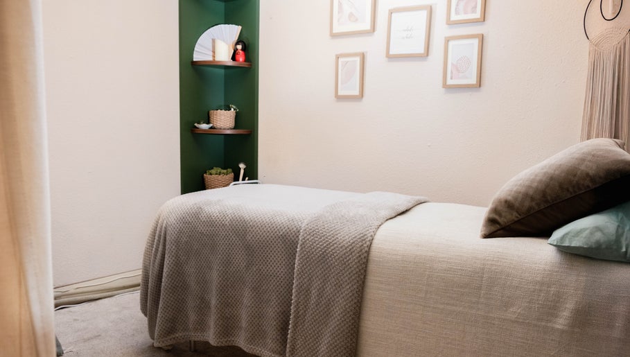 Big Calm Holistic Therapies imagem 1