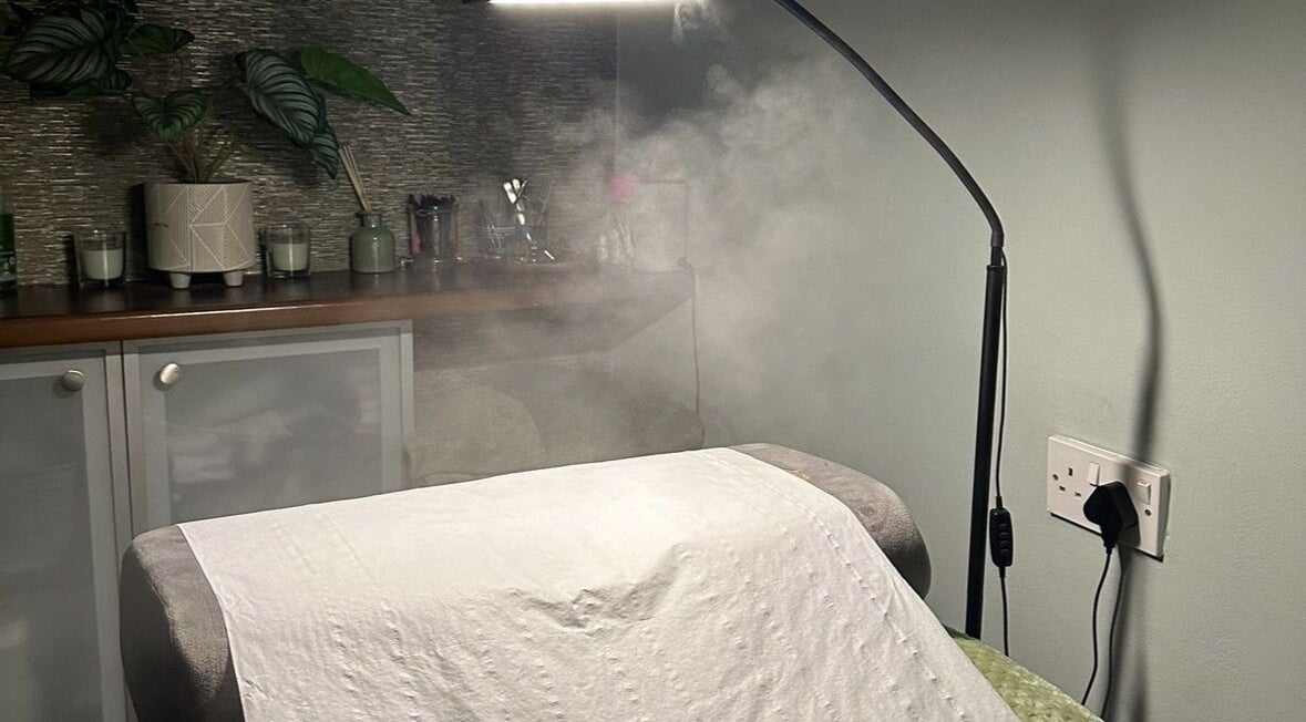 Relaxing spa bed with steam at Bella Vida Beauty, Ormskirk, England, GB. Tranquil space for beauty treatments.