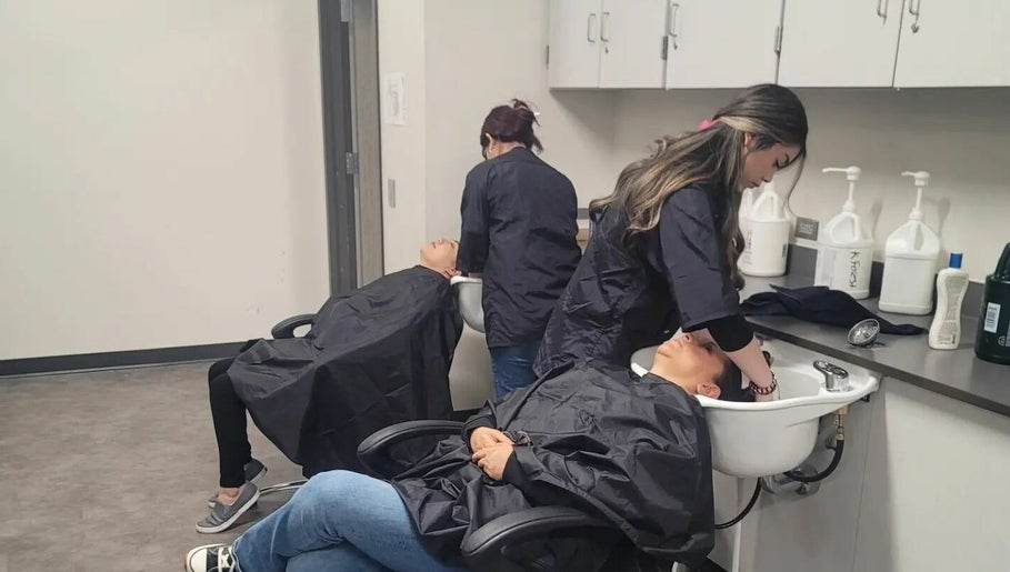 Klein Forest Cosmetology imaginea 1