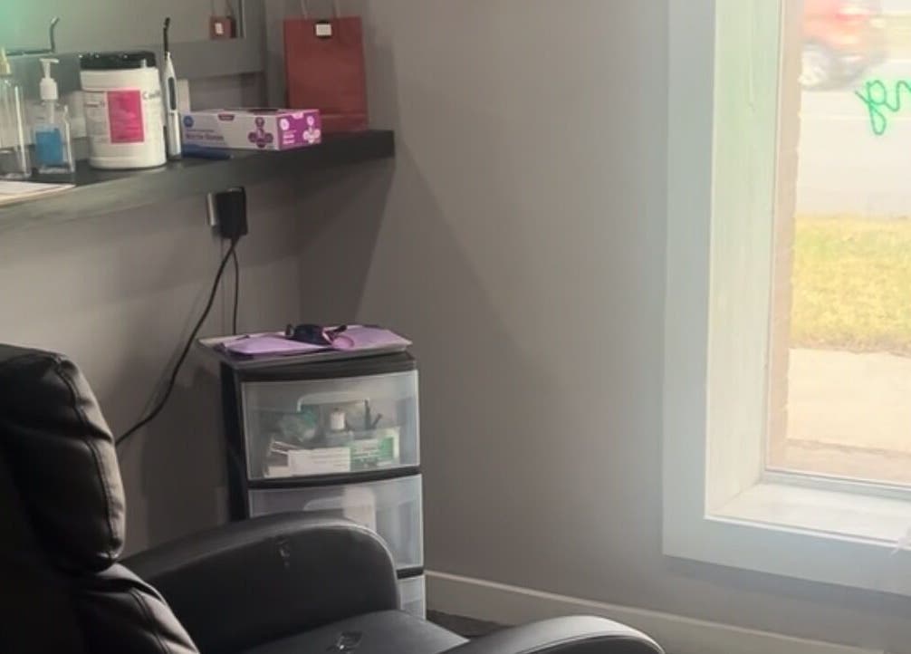 Cozy treatment area at Advanced Smile Lab Cosmetic Teeth Whitening in Taylor, Michigan, US, featuring relaxing seating.