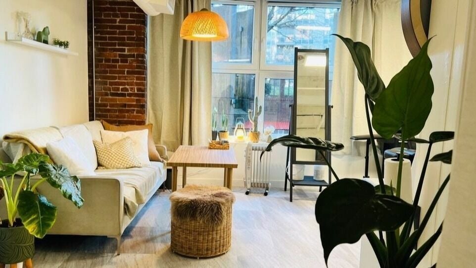 Best salons for men's waxing Near Me in Davie Village, Vancouver Fresha